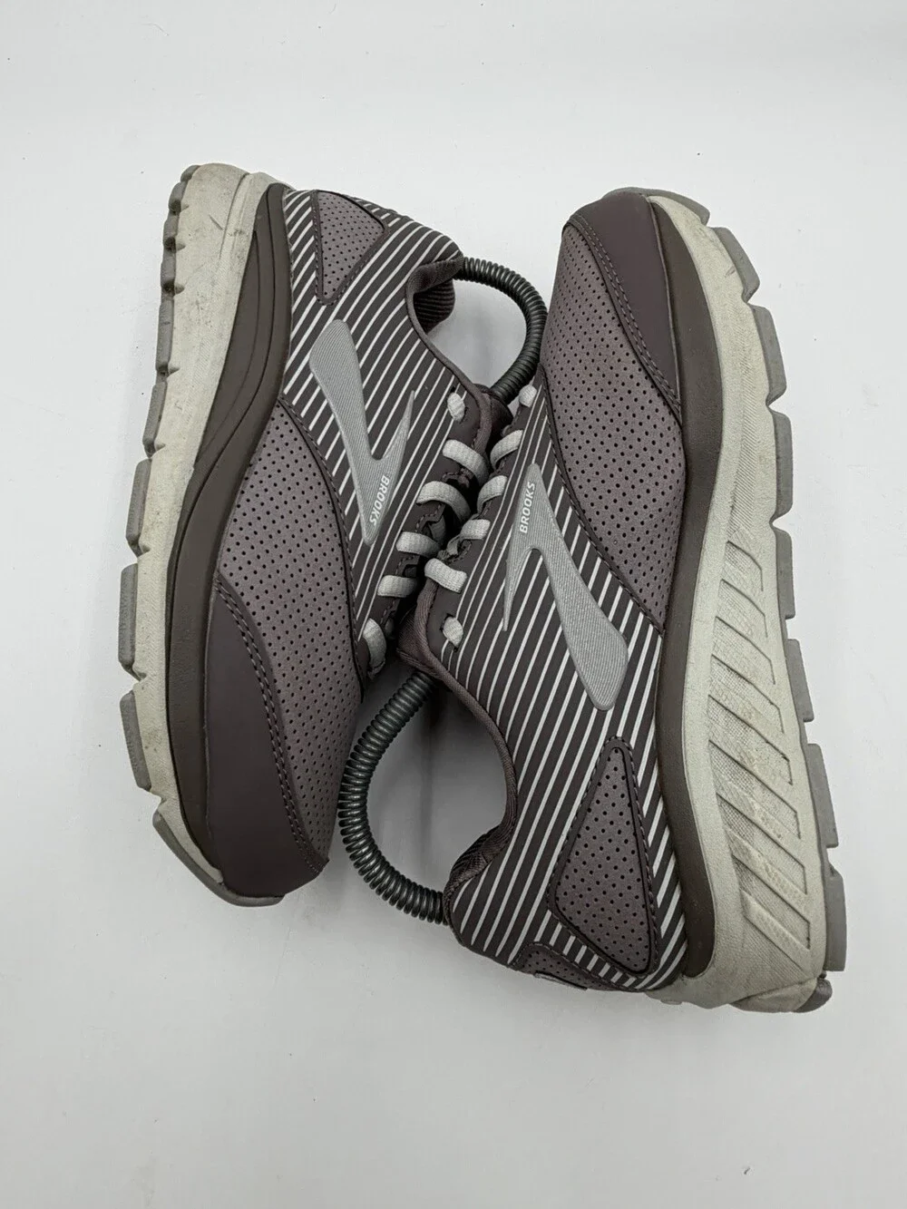 Brooks Addiction WLK Women’s Size 6D Gray Athletic Walking Sneakers Shoes